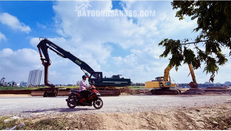 BIỆT THỰ CHDV CAO CẤP,  GẦN BỜ KÊNH THAM LƯƠNG, DT 320M2, 4 TẦNG GIÁ 39 TỶ.