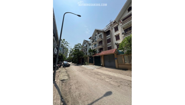 Gia Đình Tôi Cần Bán Gấp BT 131m2 tại BT Lô 01 KĐT Nam Thắng Giá Rẻ ( hàng kín )