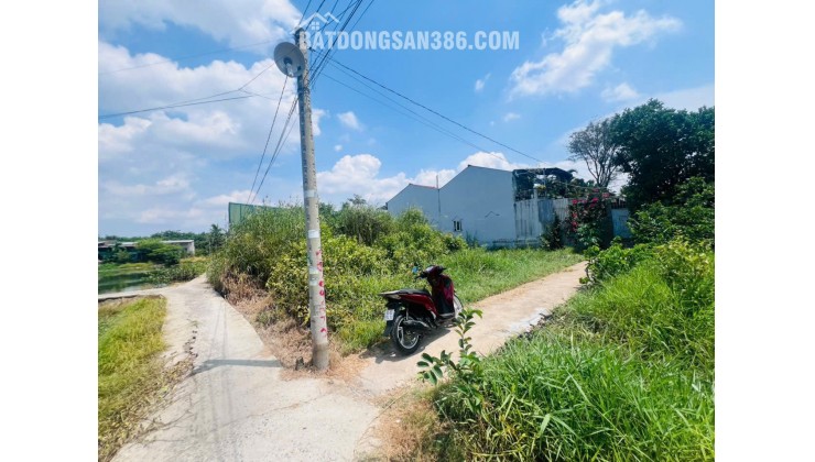 CHỦ ĐẤT CẦN BÁN  GẤP 2 MIẾNG ĐẤT BÌNH CHÁNH ẤP 3 TÂN QÚI TÂY. LH:0909304773.