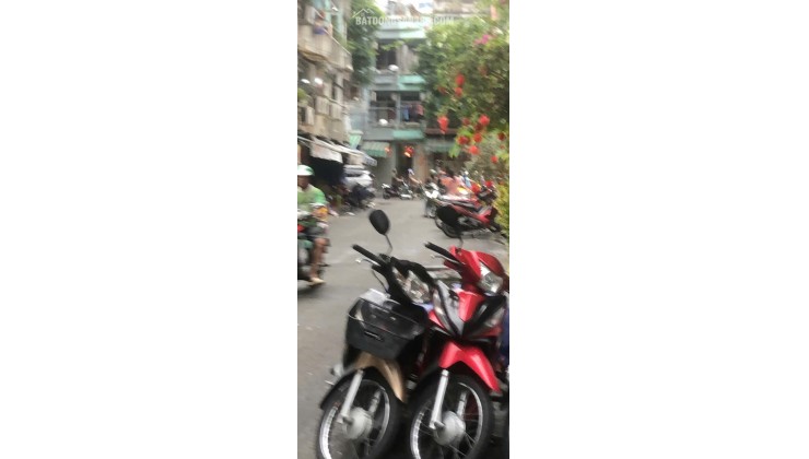 BÁN GẤP NHÀ BÀ HẠT Q10 GẦN ĐƯỜNG XE HƠI CÁCH VÀI BỨOC CHÂN. LH:0909304773