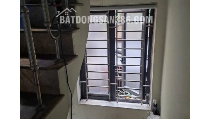 Chính chủ Bán nhà mặt tiền số 90B phố Cầu giấy, quận Cầu giấy HN