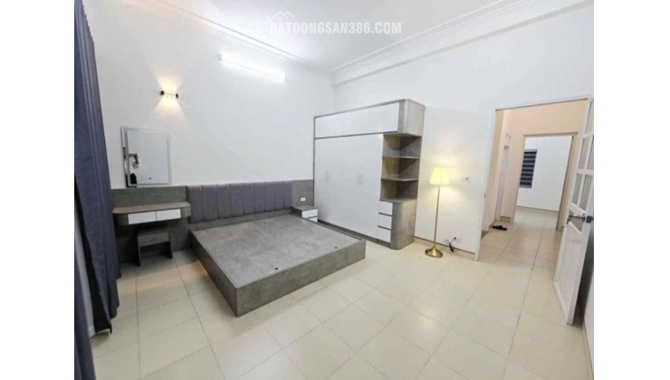 NHÁ 3 TẤNG KIỂU BIỆT THƯ SÂN CHUNG RỘNG RÃI NGÕ NÔNG