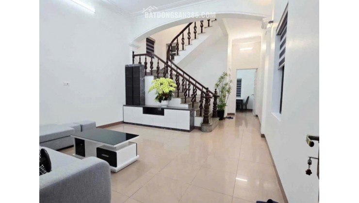 NHÁ 3 TẤNG KIỂU BIỆT THƯ SÂN CHUNG RỘNG RÃI NGÕ NÔNG