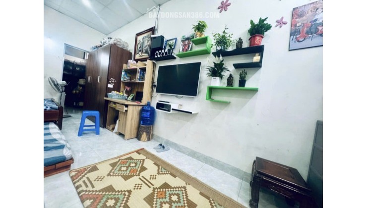 CHÍNH CHỦ CẦN BÁN GÂP ĐẤT MẶT PHỐ THẠCH BÀN 38M2 MẶT TIỀN 3.5M  VI TRÍ CỰC HIẾM . MỘT LÔ DUY NHẤT CÒN SÓT LẠI KHÔNG TIM THẤY LÔ THƯ 2 Ạ