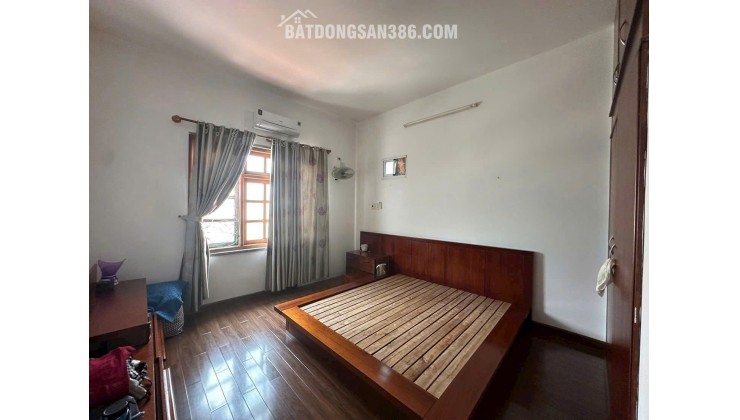 Cho thuê nhà nguyên căn Ngô Đức Kế, gần Nguyễn Hữu Huân - DT: 90M2 
Giá thuê: 20tr/tháng - Lh : 0905.724.084 NGOC LAND