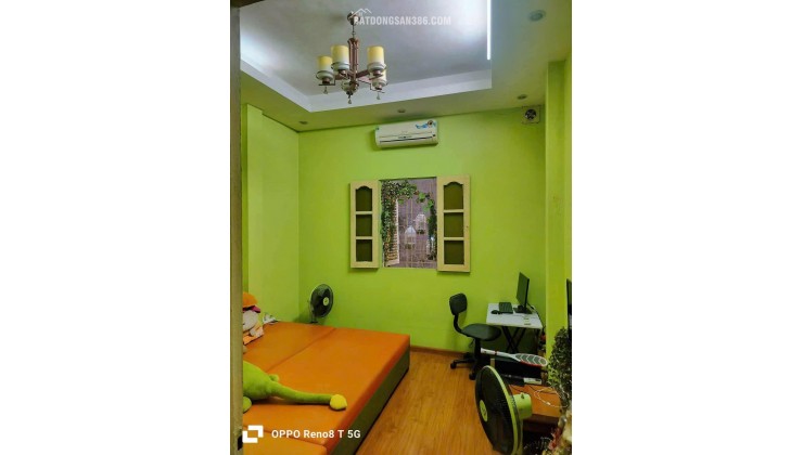 BÁN NHÀ KHU CÁN BỘ Y TẾ TẠI PHỐ NÚI TRÚC, XÂY KIÊN CỐ DIỆN TÍCH 40M X 4 TẦNG, 100 RA ĐƯỜNG OTO TRÁNH.