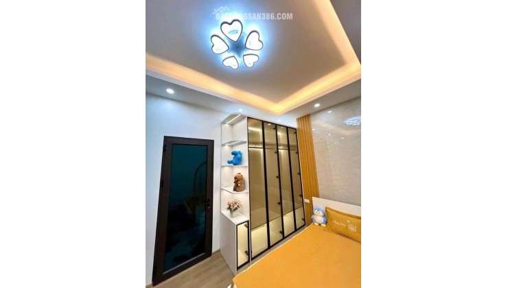 NHÀ NHỎ XINH - 5 TẦNG ĐỦ CÔNG NĂNG SỬ DỤNG - MẶT TIỀN ĐẸP - GẦN Ô TÔ - VIEW THOÁNG TRƯỚC MẶT - SỔ ĐỎ ĐẸP