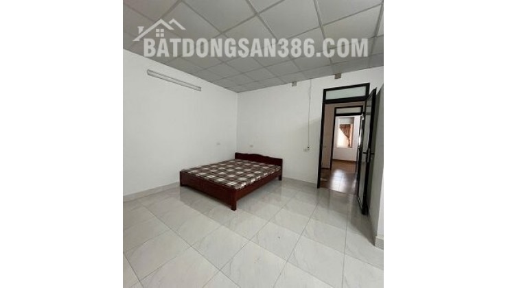 Cho thuê phòng ở Tầng 2 và tầng 3. Gần ngã 4 Nguyễn Trãi- Khuất Duy Tiến Thanh Xuân.