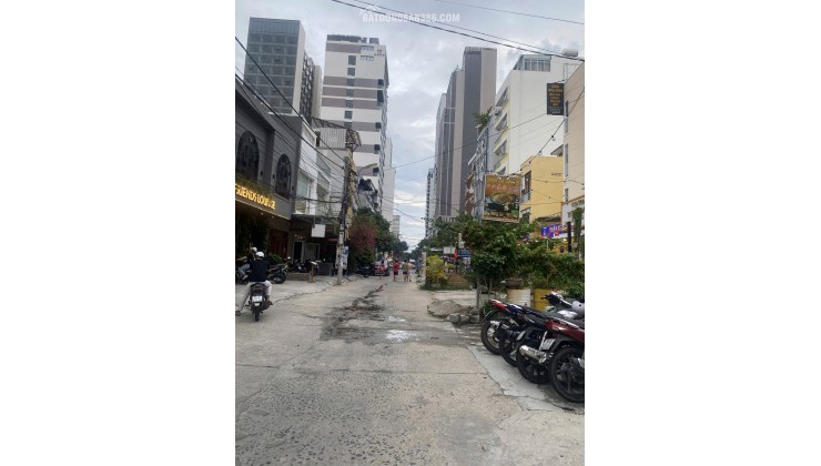 Bán Nhà Đất mặt tiền Phố Tây Trần Quang Khải nối dài * Cách biển Trần Phú chỉ 300m.

Diện tích: 280m ngang 10m - 

Giá bán : 280 triệu/m ~ 66 tỷ

 =-