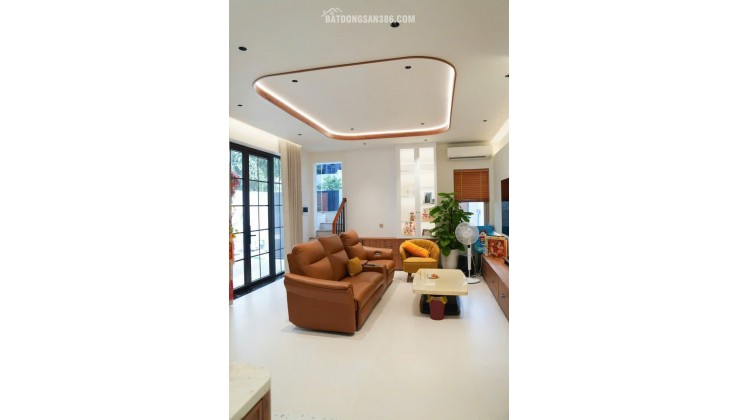 Nhà 9x17,5m 3 lầu Nguyễn Văn Quỳ Phường Phú Thuận Quận 7. giá 19 tỷ