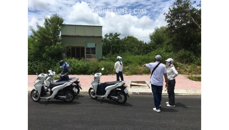 BÁN NHÀ CẤP 4 TẠI HUYỆN CÔN ĐẢO, DT 360.9 M2 - SHR - CHỈ 50TR/M2. LH:0908393271.