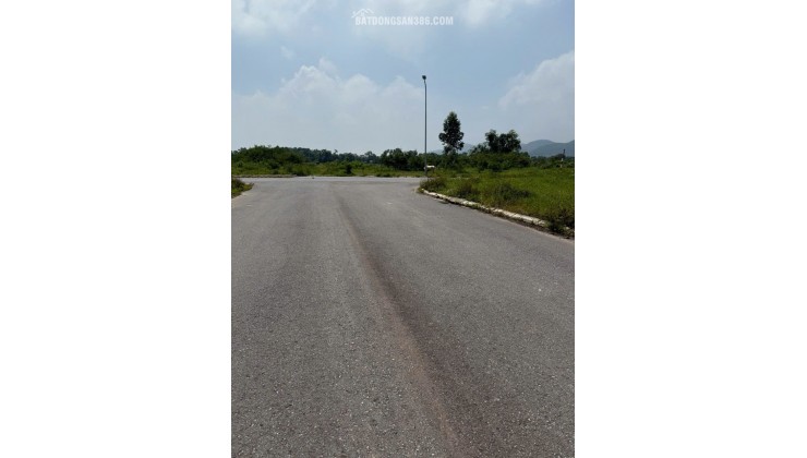 Bán đất gần Vin Home Đồng Sơn, TP Bắc Giang. 108m2 - MT 6m. Đường 21m. Giá 4,1 tỷ