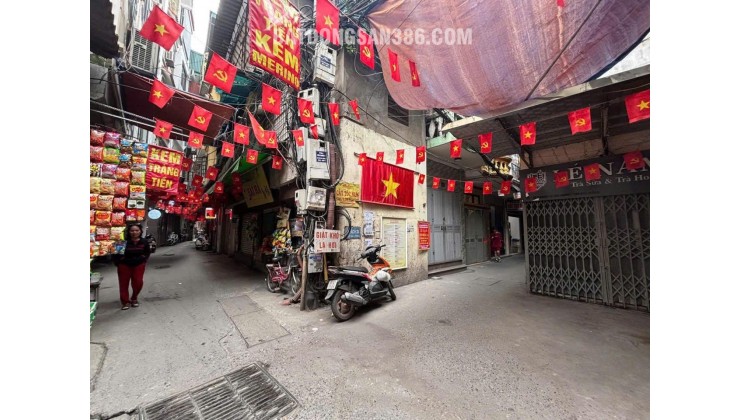 3.9  TỶ - HÀNG NHỎ HIẾM CÓ KHÓ TÌM-SỔ ĐỎ HOA HẬU , MẶT TIỀN 4M- CHỈ 2NGOẶT RA MẶT PHỐ TÔN ĐỨC THẮNG- NGÕ NÔNG, RỘNG - TRƯỚC NHÀ XE MÁY QUAY ĐẦU THOẢI