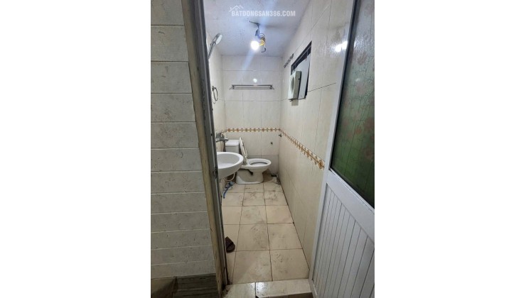 3.9  TỶ - HÀNG NHỎ HIẾM CÓ KHÓ TÌM-SỔ ĐỎ HOA HẬU , MẶT TIỀN 4M- CHỈ 2NGOẶT RA MẶT PHỐ TÔN ĐỨC THẮNG- NGÕ NÔNG, RỘNG - TRƯỚC NHÀ XE MÁY QUAY ĐẦU THOẢI