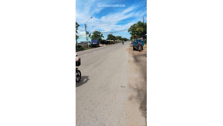 CC BÁN GẤP NHÀ C4, KHU ĐẤT ĐANG LÀM XƯỞNG CƠ KHÍ, GẦN 2500M2 SÁT MT835, CHỈ 14 TỶ. LH:0909327086.