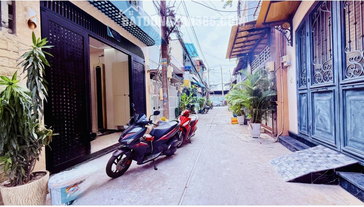 NHÀ GA T3 GẦN TRƯỜNG CHINH, EMART 2, HẺM XE HƠI, DT 50M2, 4 TẦNG + MÁI BTCT, GẤP BÁN