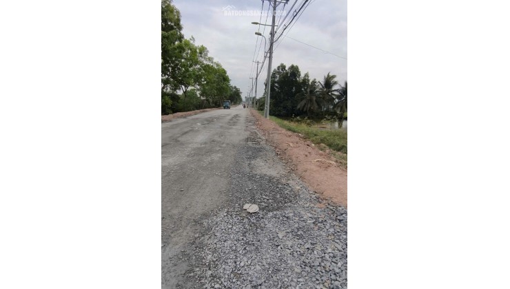BÁN ĐẤT VƯỜN BÌNH CHÁNH - DT 30X81 NỞ HẬU, MẶT TIỀN LỚN - MUA ĐẦU TƯ HỢP LÝ. LH:0983140149.