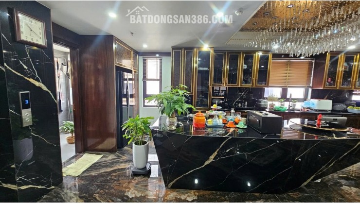 Bán Tòa Nhà VP Mặt Phố Nguyễn Văn Cừ, Long Biên  160m2 MT9m 10 Tầng 3 Thoáng 135 tỷ