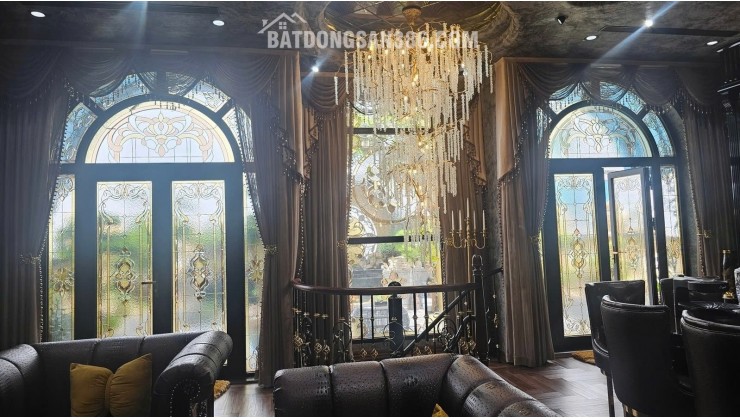 Bán Tòa Nhà VP Mặt Phố Nguyễn Văn Cừ, Long Biên  160m2 MT9m 10 Tầng 3 Thoáng 135 tỷ