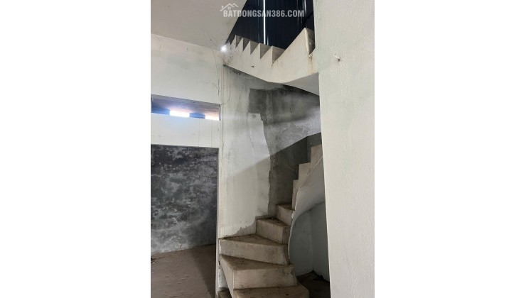 Tôi có căn nhà xây thô trên miếng đất có diện tích 77m sát công nghệ cao Hòa Lạc cần bán giá 3 tỷ. Liên hệ: 0399.638.222