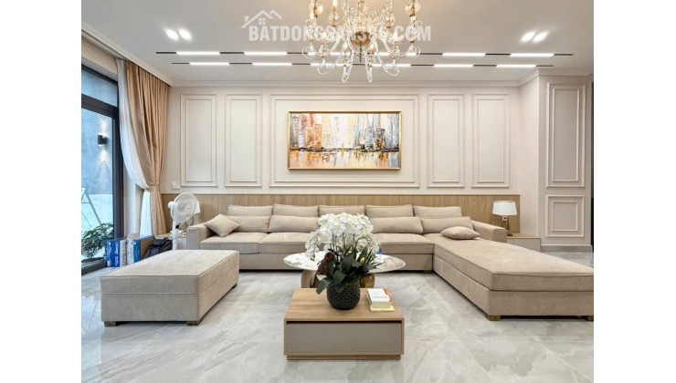 Bán Gấp Nhà Mặt Tiền khu Họ Lê, Tân Phú, Ngang 9m x 18m, 4 Tầng, chỉ 23.X Tỷ