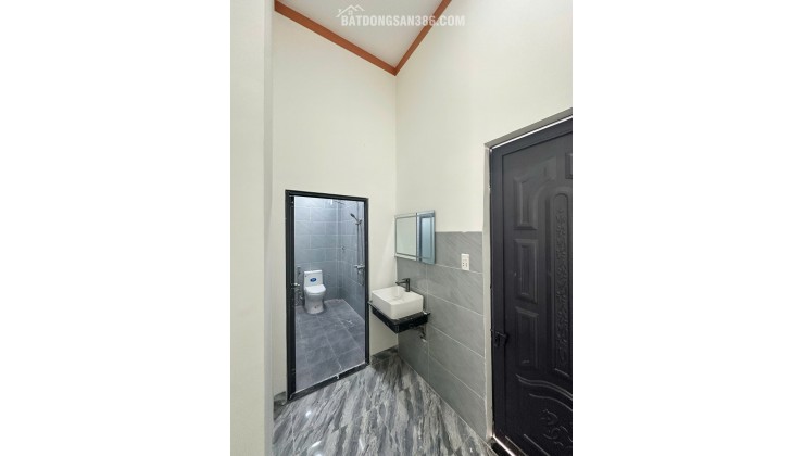 CĂN NHÀ CẤP 4 SÁT ỦY BAN CHÁNH PHÚ HÒA – 165 M2 SHR 1TY 7XX. LH:0868673151.