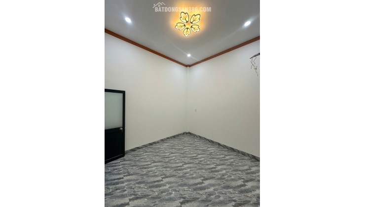CĂN NHÀ CẤP 4 SÁT ỦY BAN CHÁNH PHÚ HÒA – 165 M2 SHR 1TY 7XX. LH:0868673151.