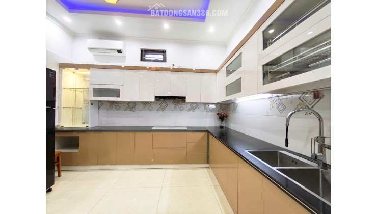 Nhà đep Đà NẴNG sân cổng riênng ô tô ngủ trong nhà full nội thất