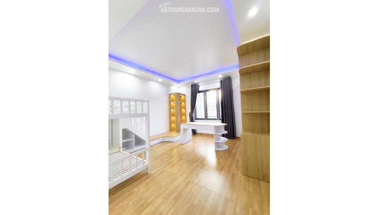 Nhà đep Đà NẴNG sân cổng riênng ô tô ngủ trong nhà full nội thất