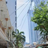Bán đất khu phố tây quân trấn đường Hùng Vương - Nha Trang , cách biển 300m
Dt : 226m2 ngang 7,3m -  
Giá bán : 33 tỷ 
Lh : 0905.724.084 Ngọc Bích