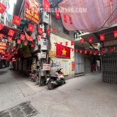 3.9  TỶ - HÀNG NHỎ HIẾM CÓ KHÓ TÌM-SỔ ĐỎ HOA HẬU , MẶT TIỀN 4M- CHỈ 2NGOẶT RA MẶT PHỐ TÔN ĐỨC THẮNG- NGÕ NÔNG, RỘNG - TRƯỚC NHÀ XE MÁY QUAY ĐẦU THOẢI