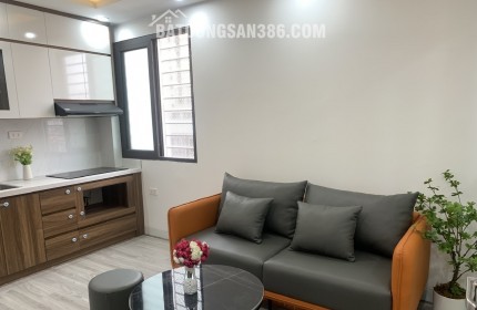 Cho thuê căn hộ 2 ngủ 1 khách full đồ ở Võng Thị- Hồ Tây