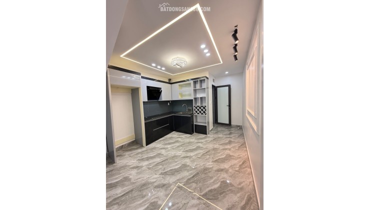 Bán nhà dân xây độc lập đường Trần Nguyên Hãn 50m² x 5 tầng