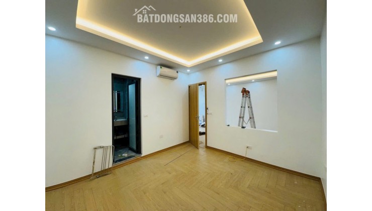 Bán chcc tầng cao trần quý kiên . Dt : 51m2,2pn,1wc giá 5,1 tỷ