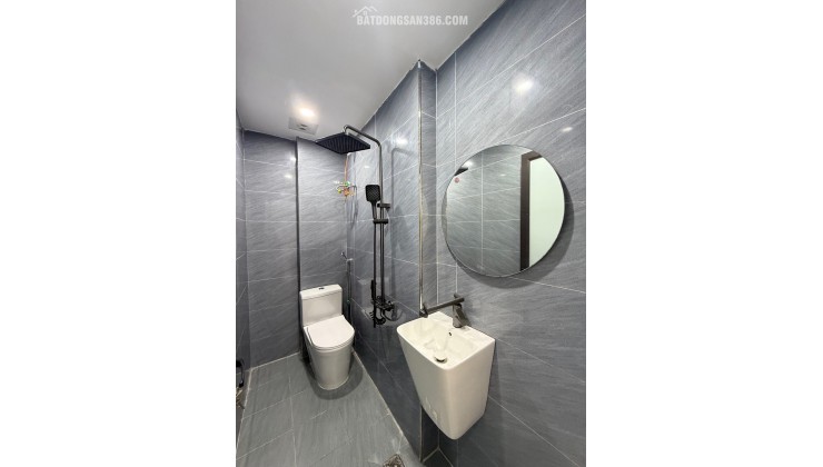 Bán nhà dân xây độc lập đường Trần Nguyên Hãn 50m² x 5 tầng