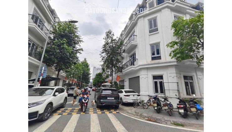 Bán nhà lô góc khu Việt Pháp, 4 tầng xây thô, đã hoàn thiện mặt ngoài.