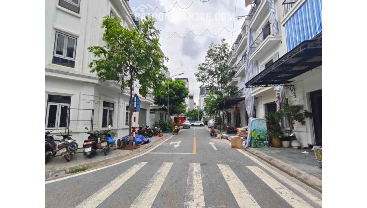 Bán nhà lô góc khu Việt Pháp, 4 tầng xây thô, đã hoàn thiện mặt ngoài.