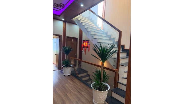 Nhà Bán tại Tôn Đản gần Bến Xe vị trí kiệt  thông thoáng