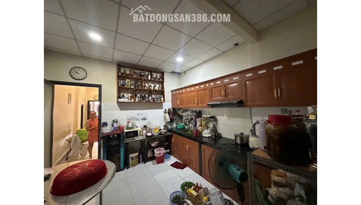 Nhà mặt tiền kinh doanh ngay chợ nhỏ Hiệp Phú, oto tránh, 90m2 chỉ 9đ. LH Hân 0347167886