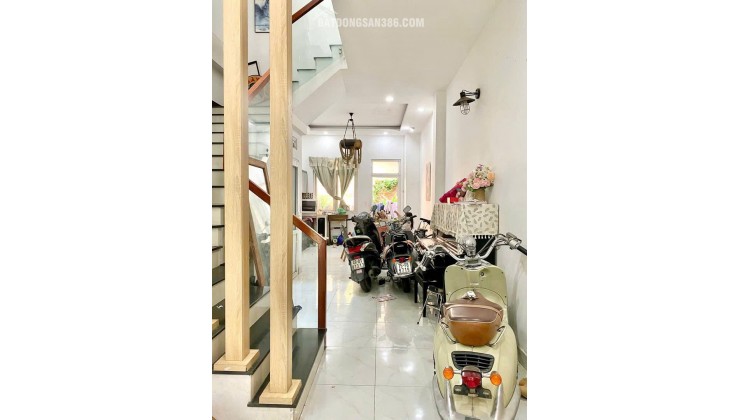 Bán nhà Đẹp Thủ Đức 3 Tầng Giá chỉ nhỉnh 6 Tỷ