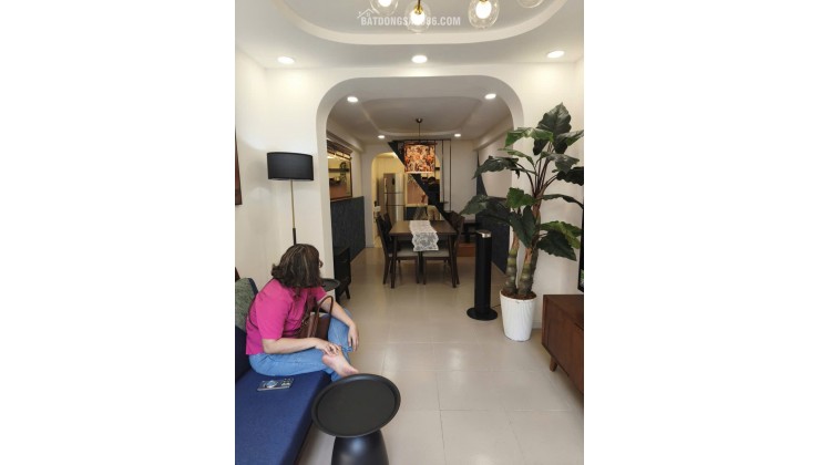 PHÚ NHUẬN – NHÀ ĐẸP FULL NỘI THẤT, HẺM XE HƠI 5M, CHỈ 6.25 TỶ. LH:0775532337.