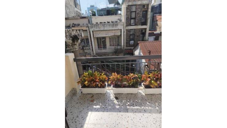 PHÚ NHUẬN – NHÀ ĐẸP FULL NỘI THẤT, HẺM XE HƠI 5M, CHỈ 6.25 TỶ. LH:0775532337.