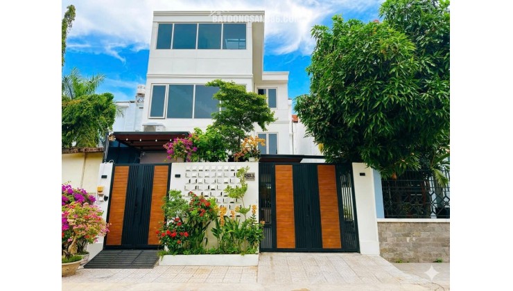 BIỆT THỰ SÂN VƯỜN KHU BỘ CÔNG AN Q7 - 3 TẦNG - 9X17M - 18,5 TỶ. LH:0904523367 (Phương Nhà Nhiều).
