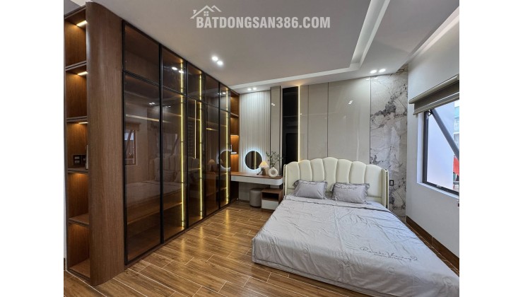 Cần Bán 3 tầng 3 mê kiệt 3m đường Trần Cao Vân