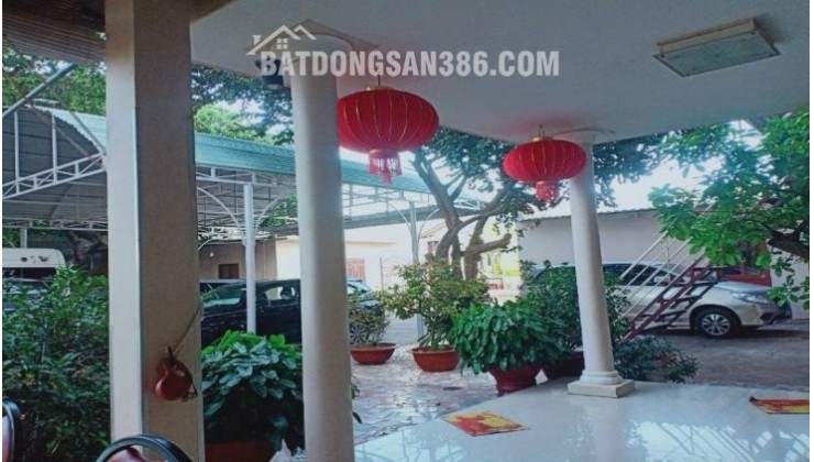 XUẤT CẢNH NƯỚC NGOÀI NÊN CẦN BÁN LÔ ĐẤT CÓ SẴN KHÁCH SẠN ĐƯỜNG NGUYỄN THÔNG - TP.PHAN THIẾT