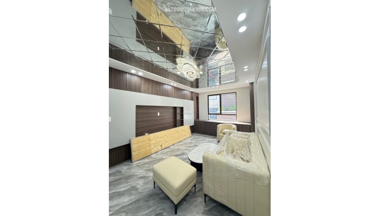 Bán nhà dân xây độc lập đường Trần Nguyên Hãn 50m² x 5 tầng