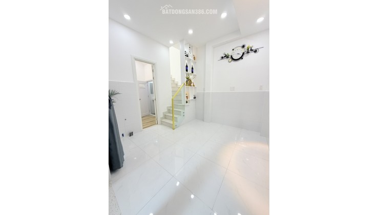 NHÀ MỚI ĐẸP CẠNH MẶT TIỀN TRUNG TÂM TÂN BÌNH, 2 TẦNG KIÊN CỐ 2PN( 1 PN DƯỚI ĐẤT), SỔ VUÔNG ĐẸP HOÀN CÔNG ĐỦ, CHỈ 3.X TỶ TL.