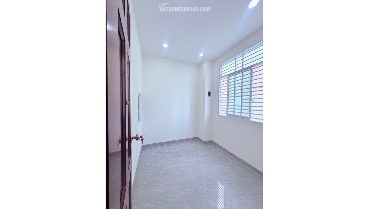 Chính chủ cần bán nhà HXH đường Nguyễn Hữu Tiến 40m2 với 6Ty hơn