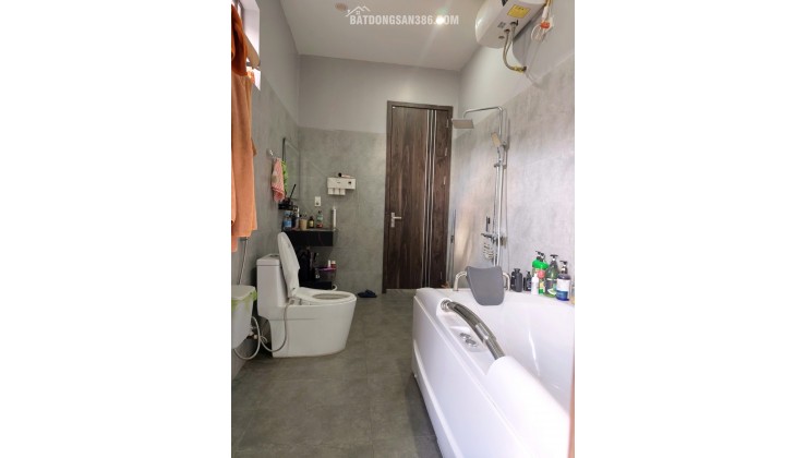 Nhà mặt đường Dư Hàng – 107,5m² x 4 tầng, lô góc 2 mặt thoáng.