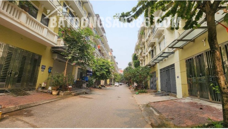 Nhà đẹp Thượng Thanh,long biên 12 tỷ 60m phân lô ô tô,nhà sạch sẵn sàng vào ở